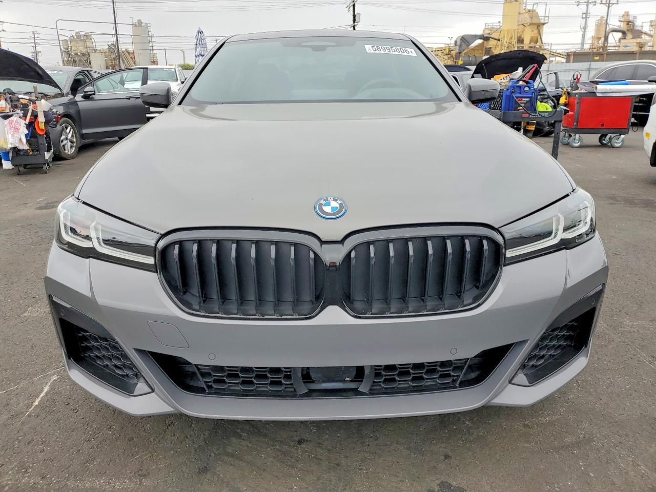 2022 BMW 530E - Фото 5