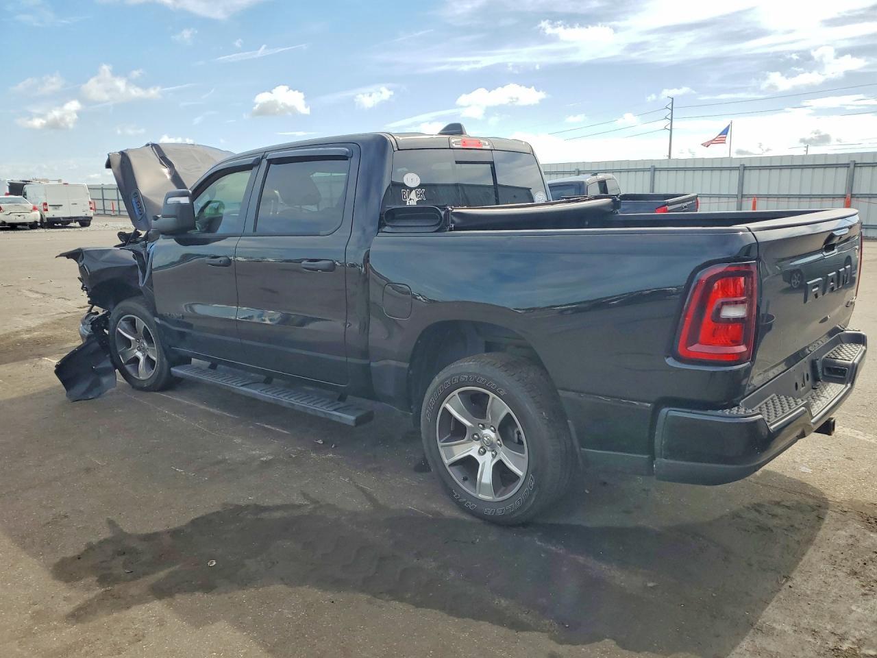 2025 Ram 1500 Tradesman - Image 2
