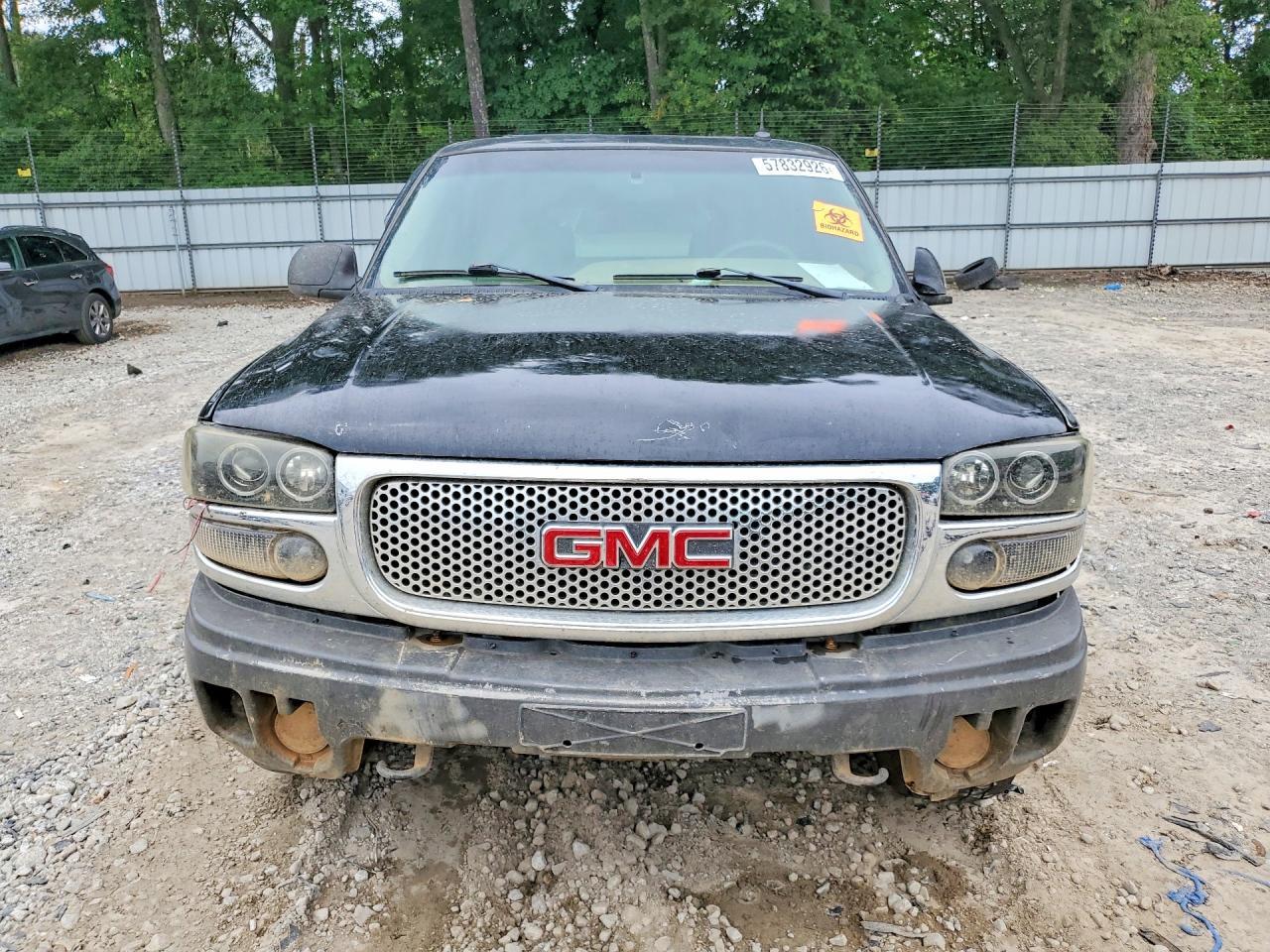 2002 GMC Denali - Image 5