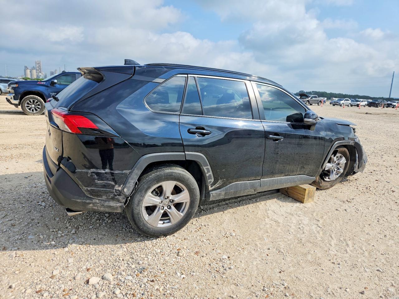 2023 Toyota Rav4 Xle - Фото 3