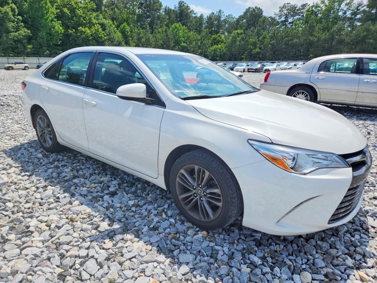 2017 Toyota Camry Se - Image 4