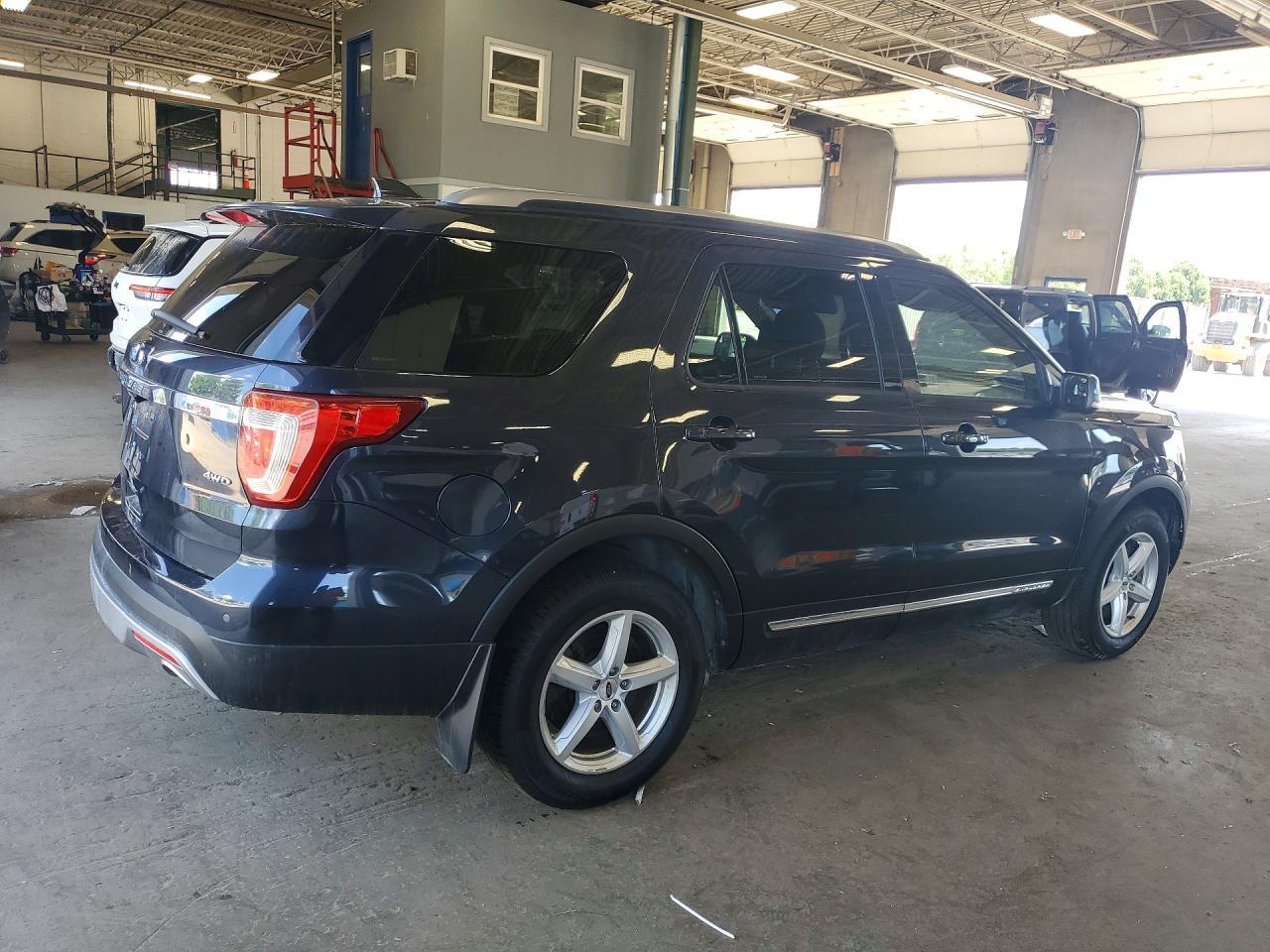 2017 Ford Explorer Xlt - Image 3