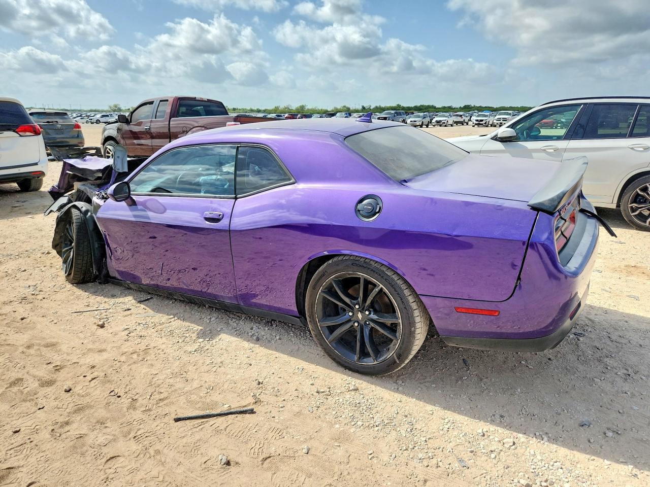 2018 Dodge Challenger Sxt - Image 2