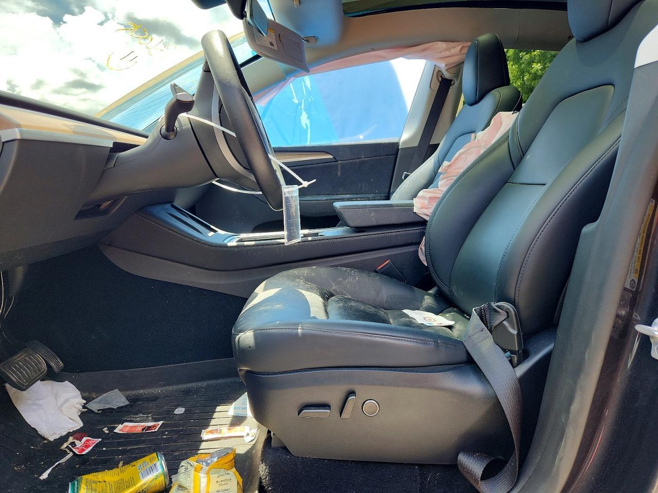 2025 Tesla Model Y - Image 7