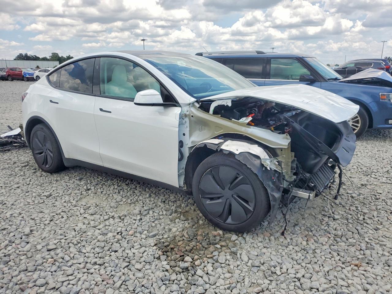 2026 Tesla Model Y - Фото 4