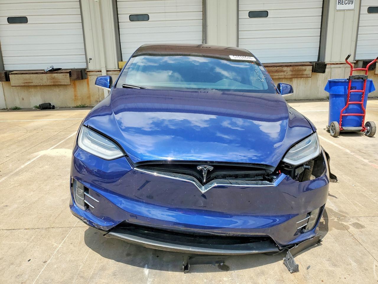 2020 Tesla Model X - Фото 5