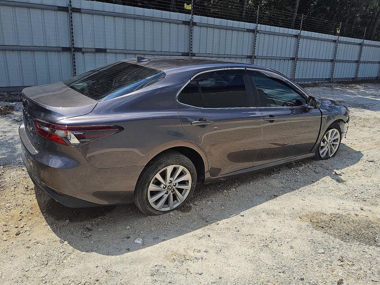 2023 Toyota Camry Le - Фото 3