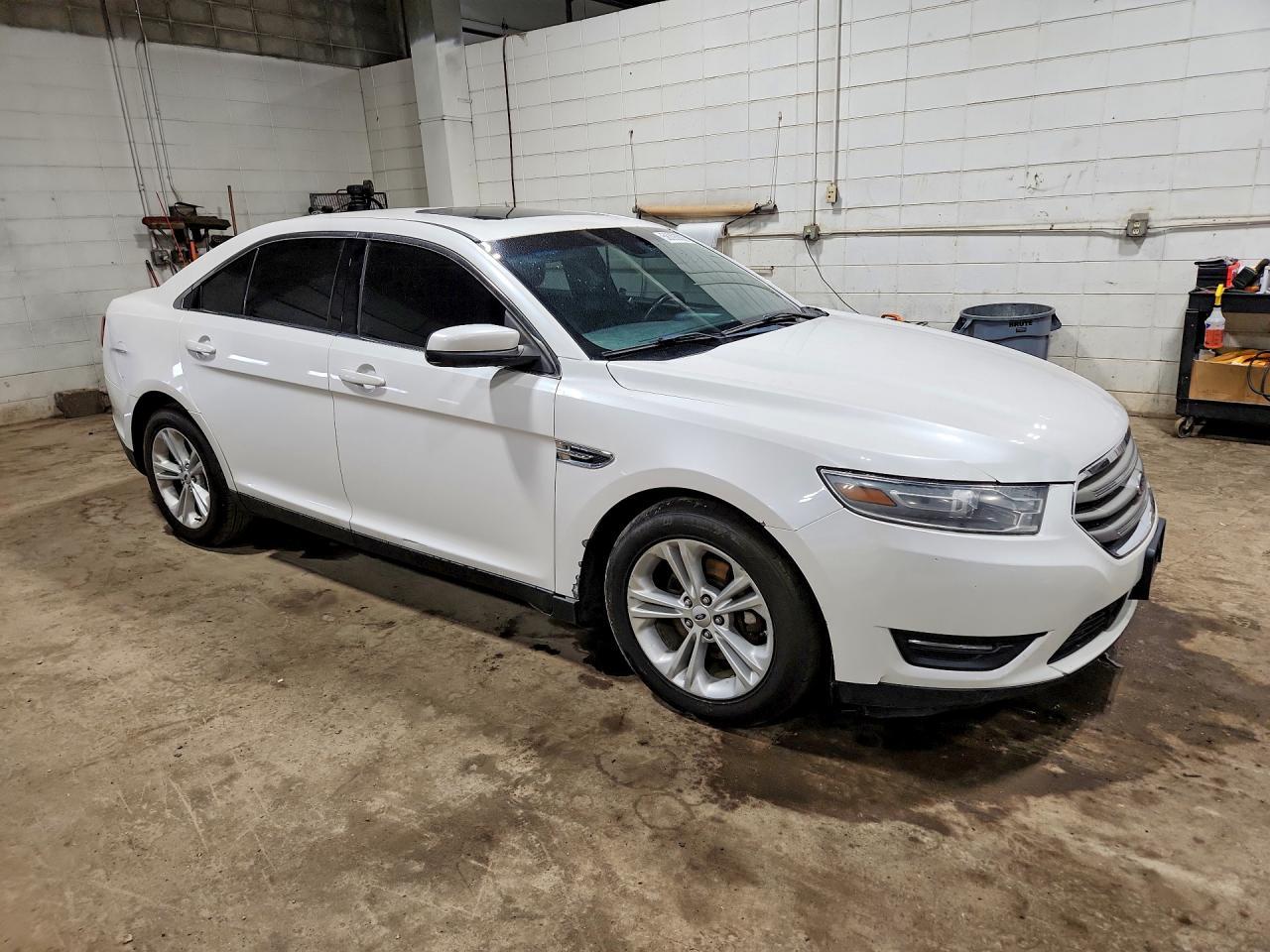 2014 Ford Taurus 4D - Фото 4