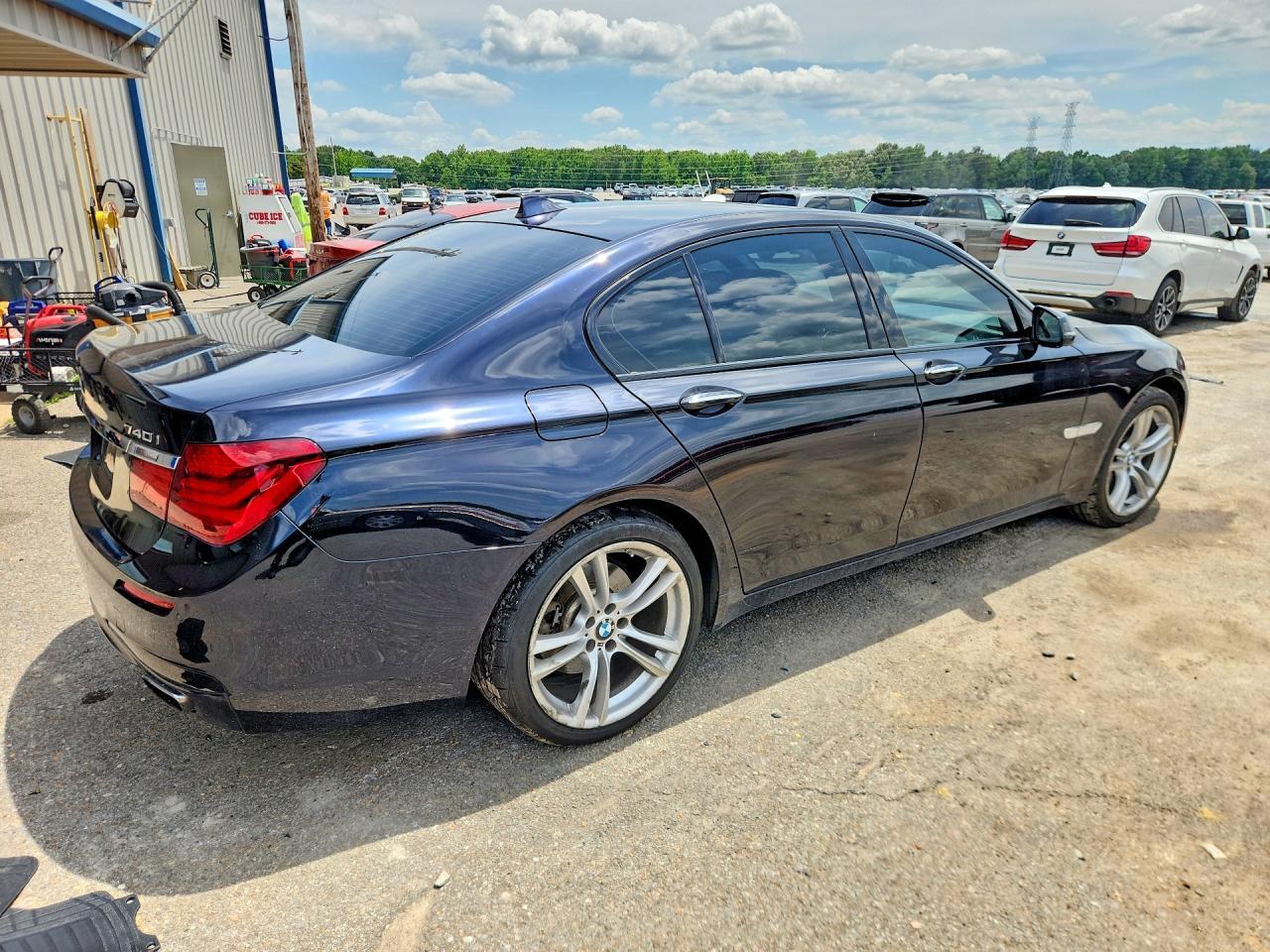 2015 BMW 740 I - Image 3