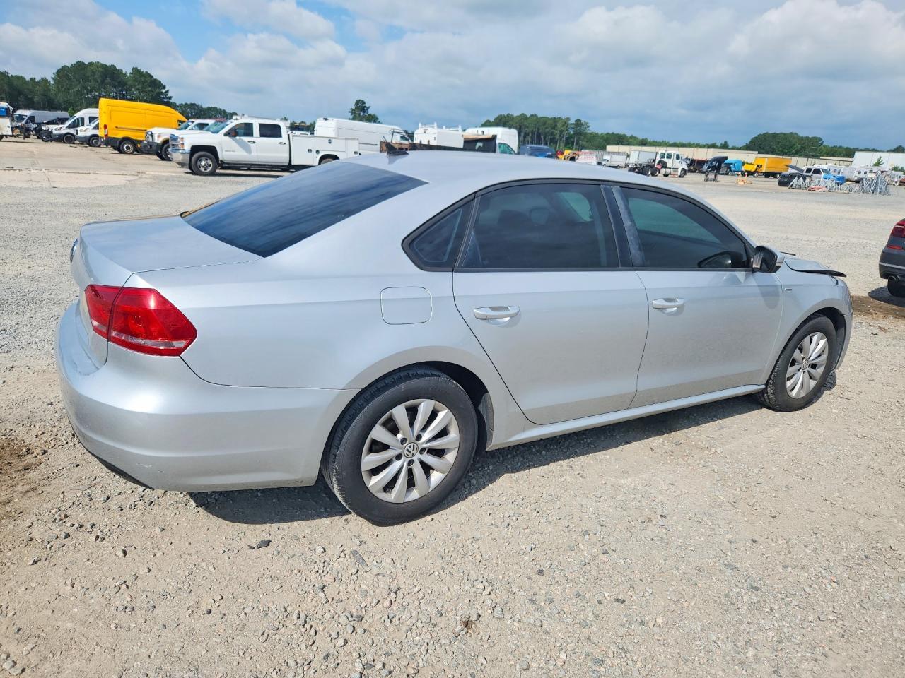 2013 Volkswagen Passat - Фото 3