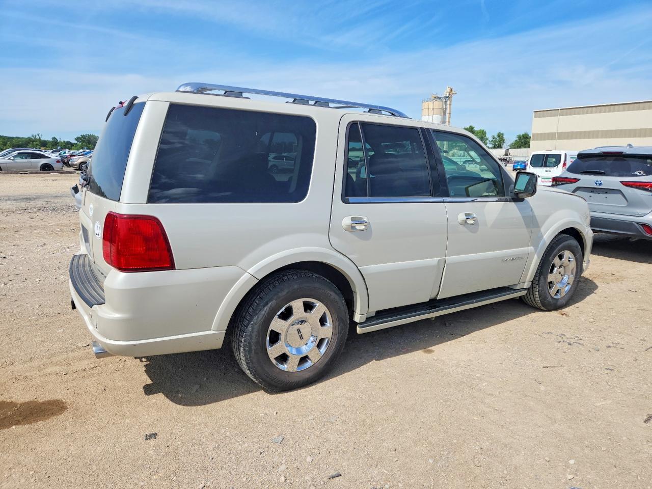 2005 Lincoln Navigator - Фото 3