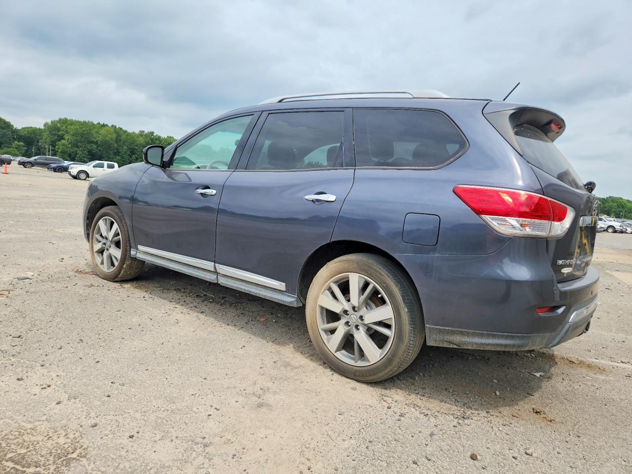 2013 Nissan Pathfinder S - Фото 2