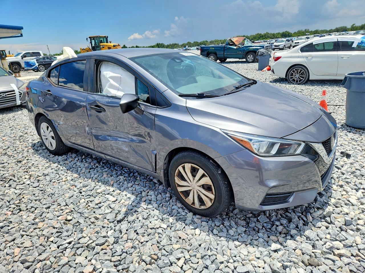 2020 Nissan Versa S - Image 4