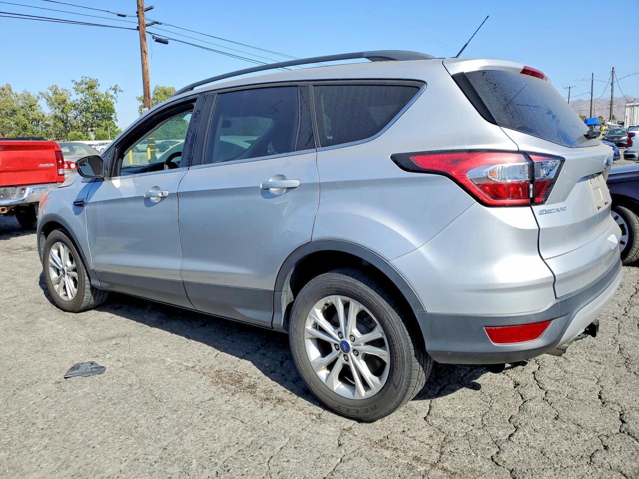 2018 Ford Escape Se - Фото 2