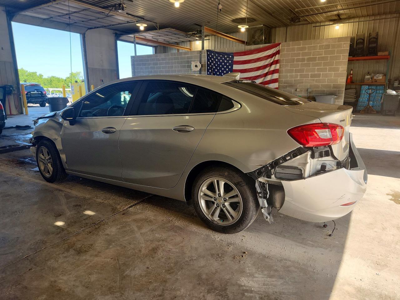 2018 Chevrolet Cruze Lt - Image 2