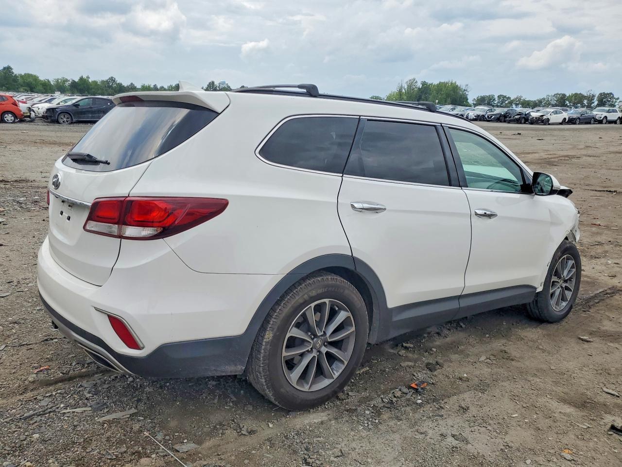 2017 Hyundai Santa Fe Se - Фото 3
