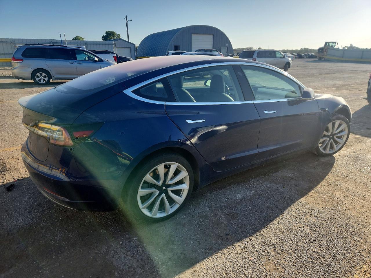 2018 Tesla Model 3 - Image 3