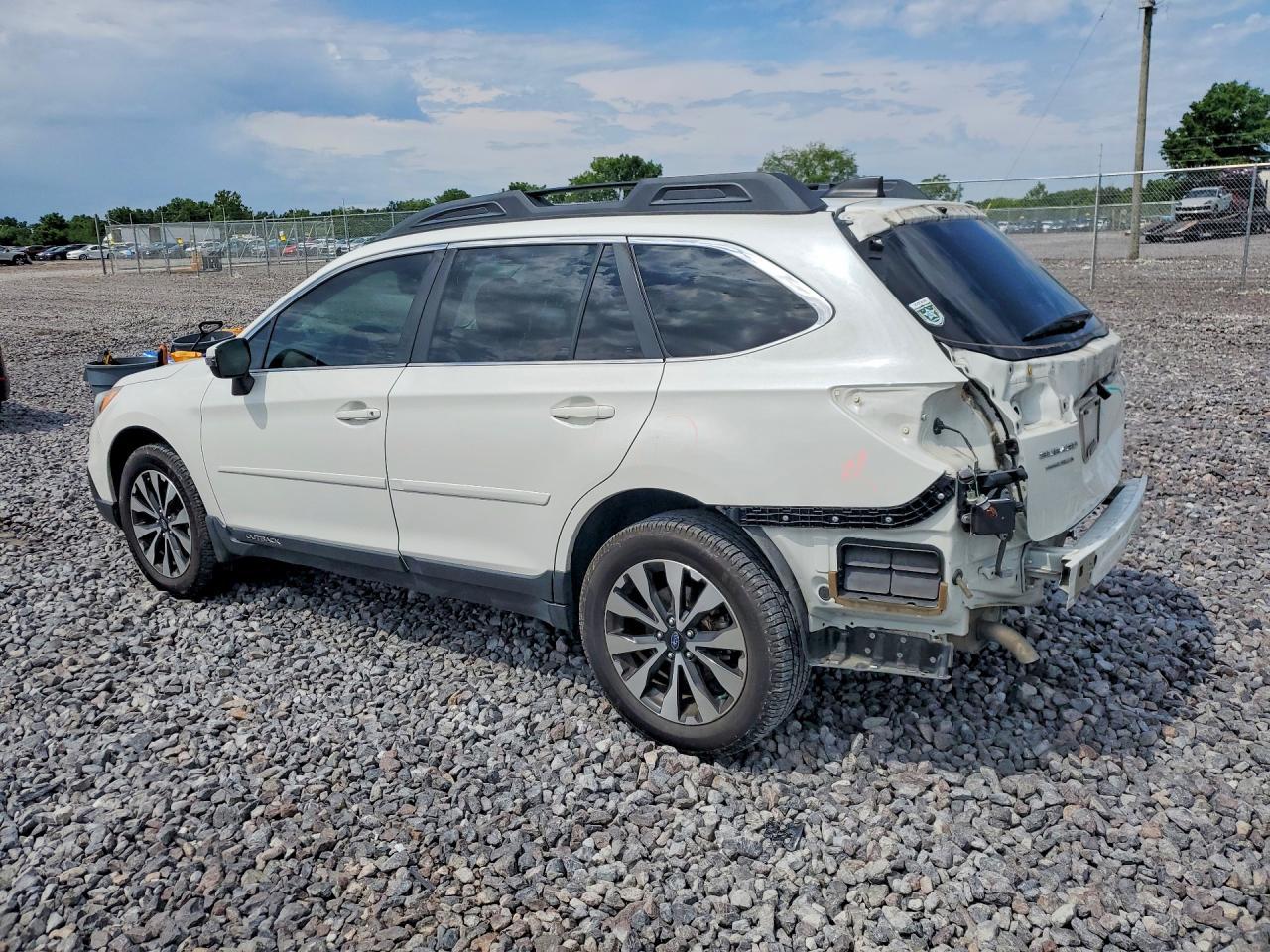 2017 Subaru Outback 3.6R Limited - Фото 2