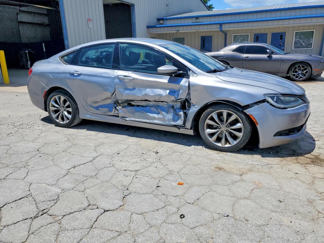 2015 Chrysler 200 S - Фото 4