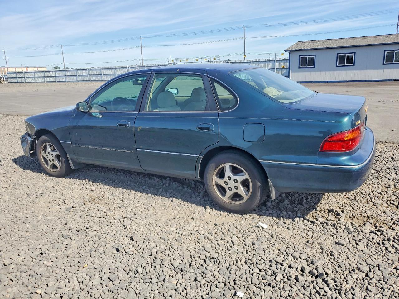1999 Toyt Avalon - Image 2