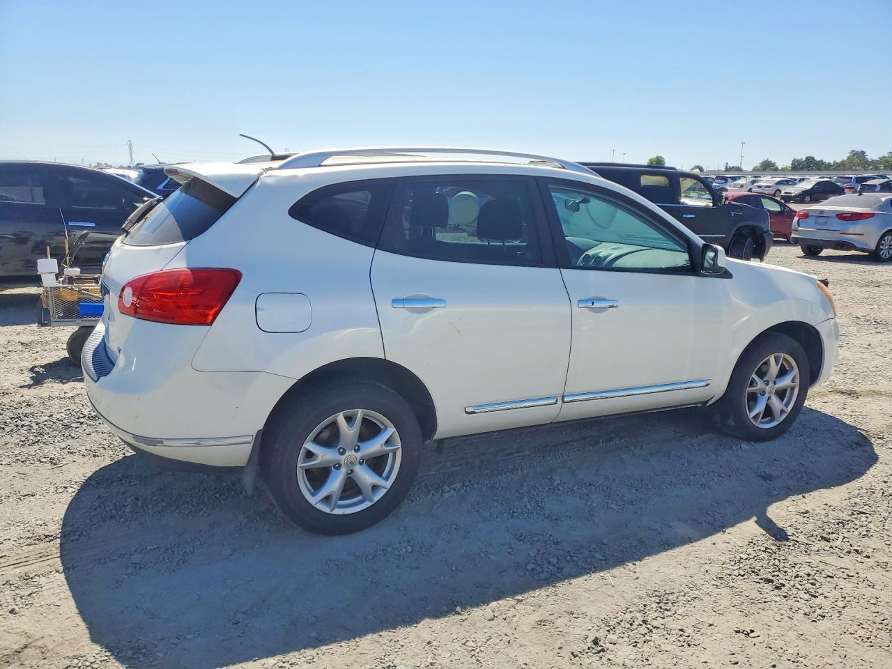 2011 Nissan Rogue S - Image 3
