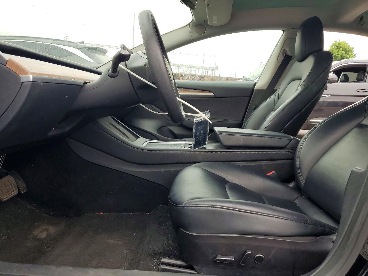 2023 Tesla Model 3 - Image 7