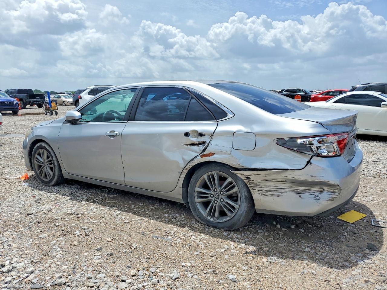2016 Toyota Camry Se - Image 2