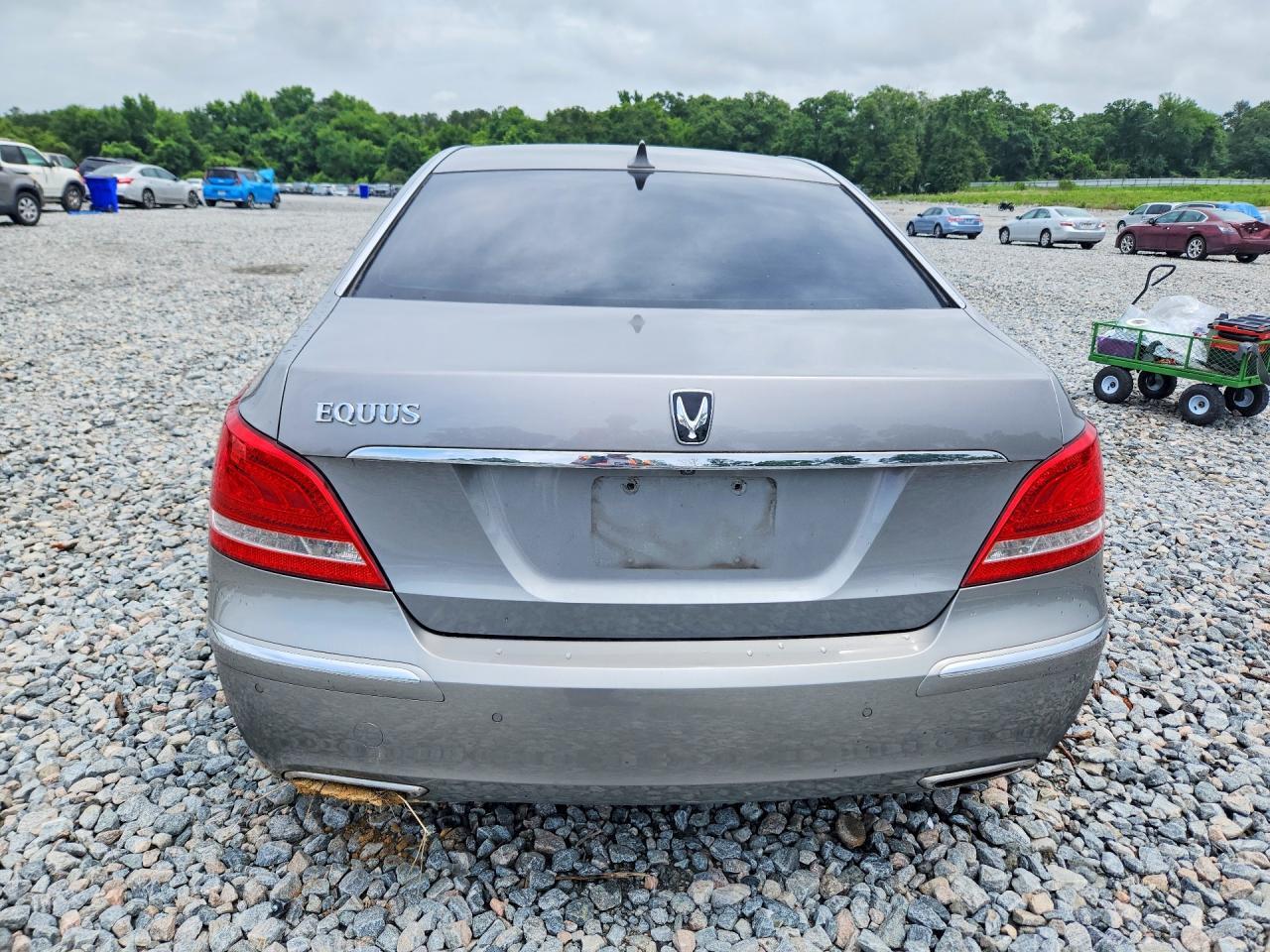 2011 Hyundai Equus Signature - Image 6