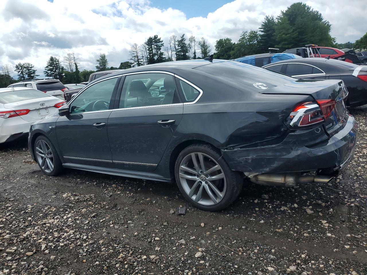 2017 Volkswagen Passat R-Line - Фото 2
