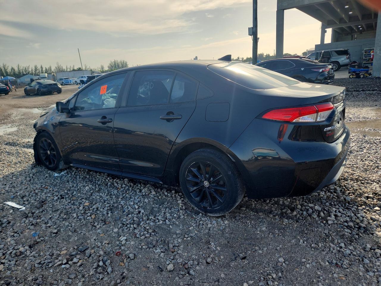 2022 Toyota Corolla Le - Фото 2