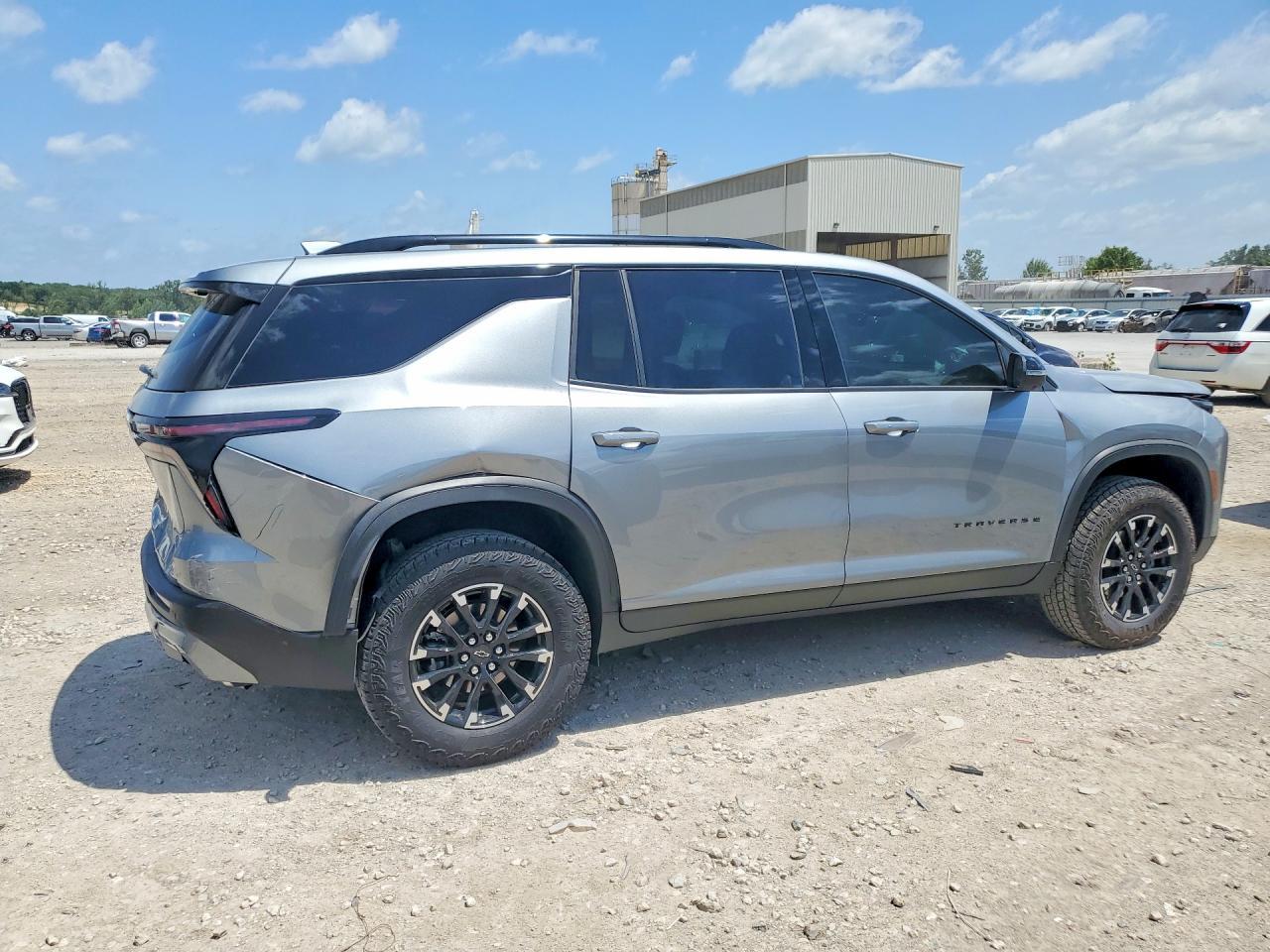 2026 Chevrolet Traverse Z71 - Фото 3