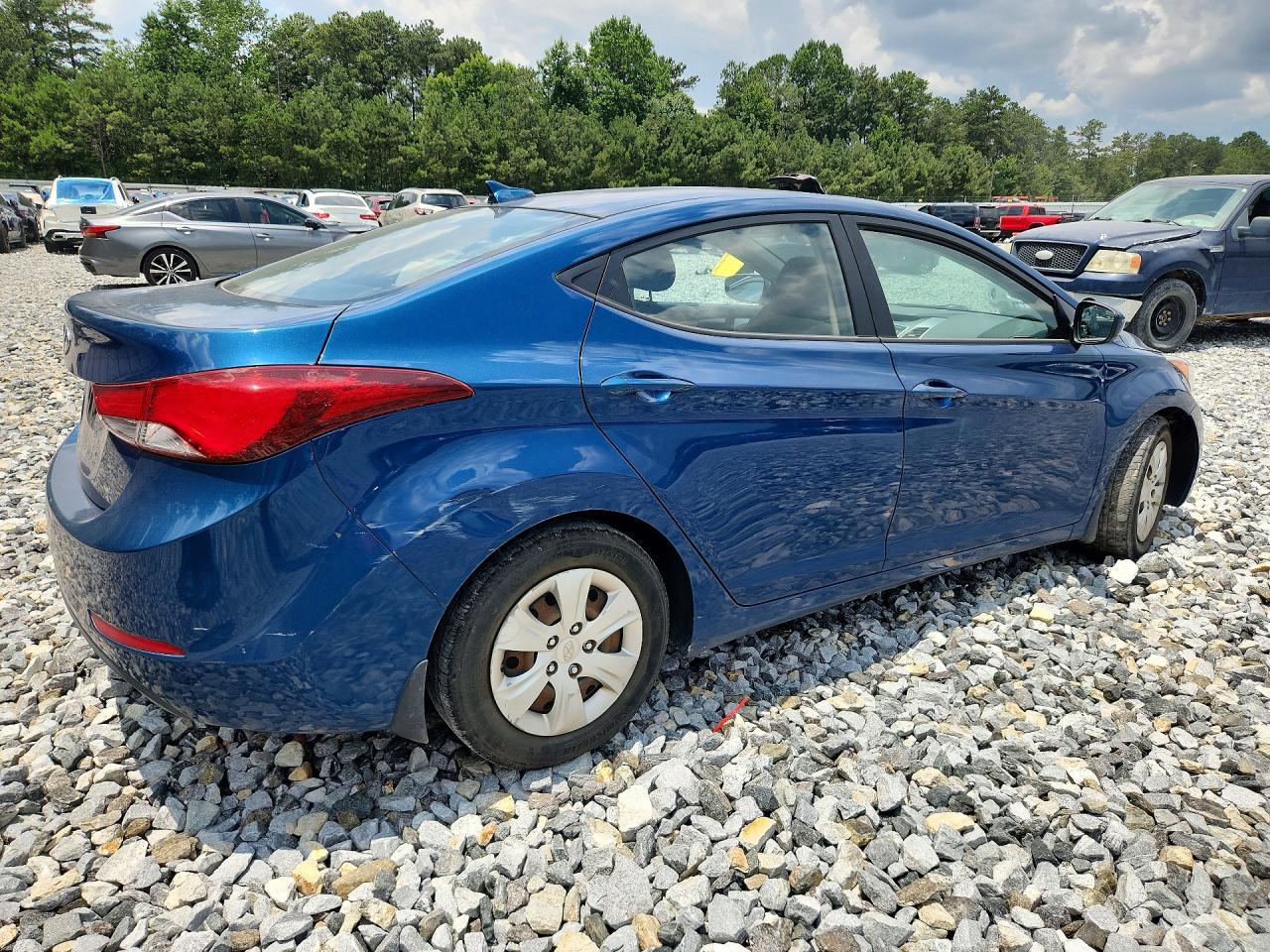 2016 Hyundai Elantra Se - Фото 3