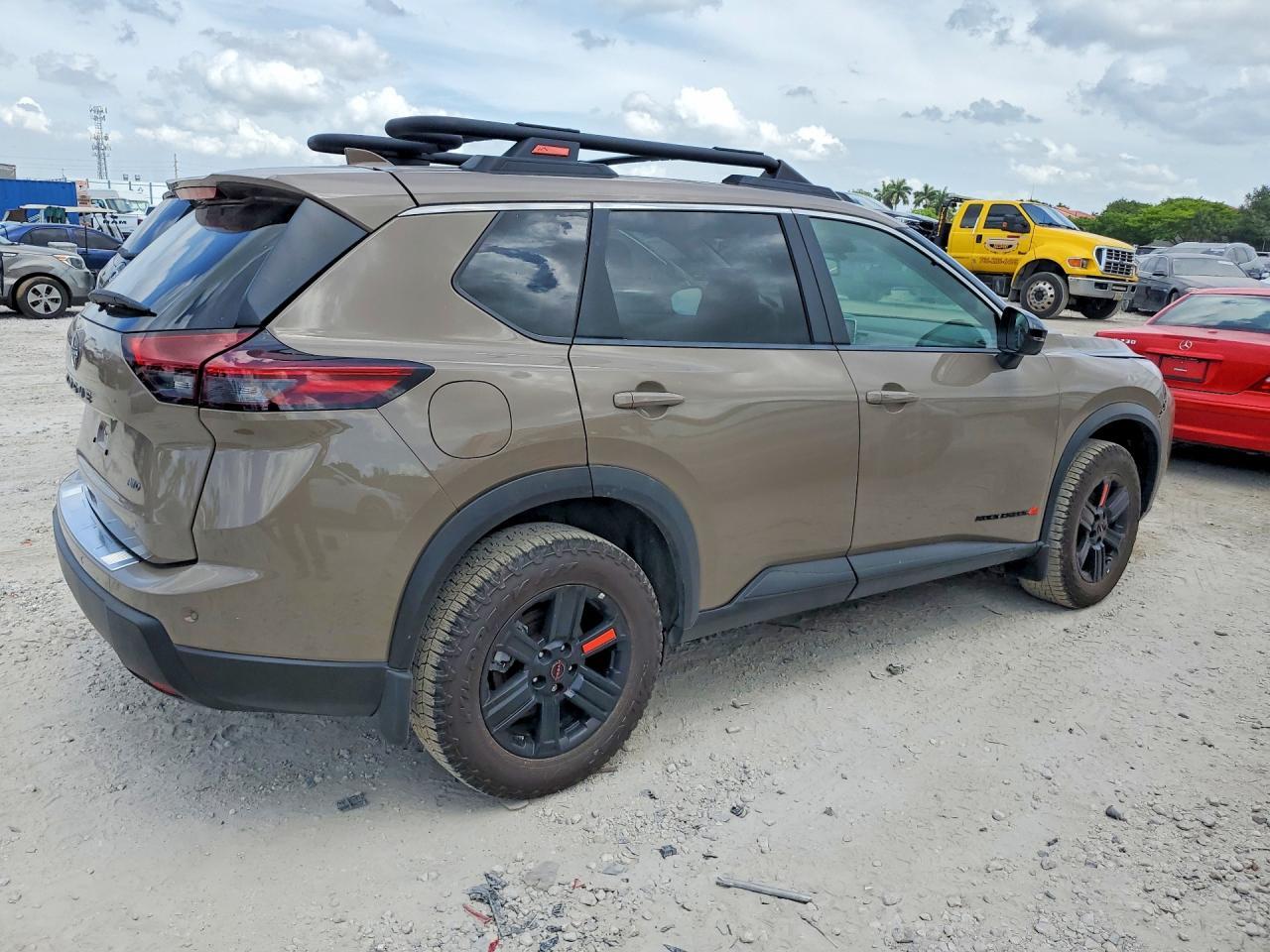 2025 Nissan Rogue Rock Creek - Фото 3