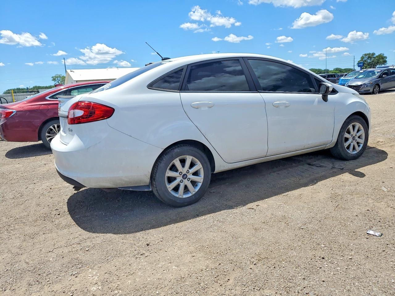 2012 Ford Fiesta Se - Фото 3