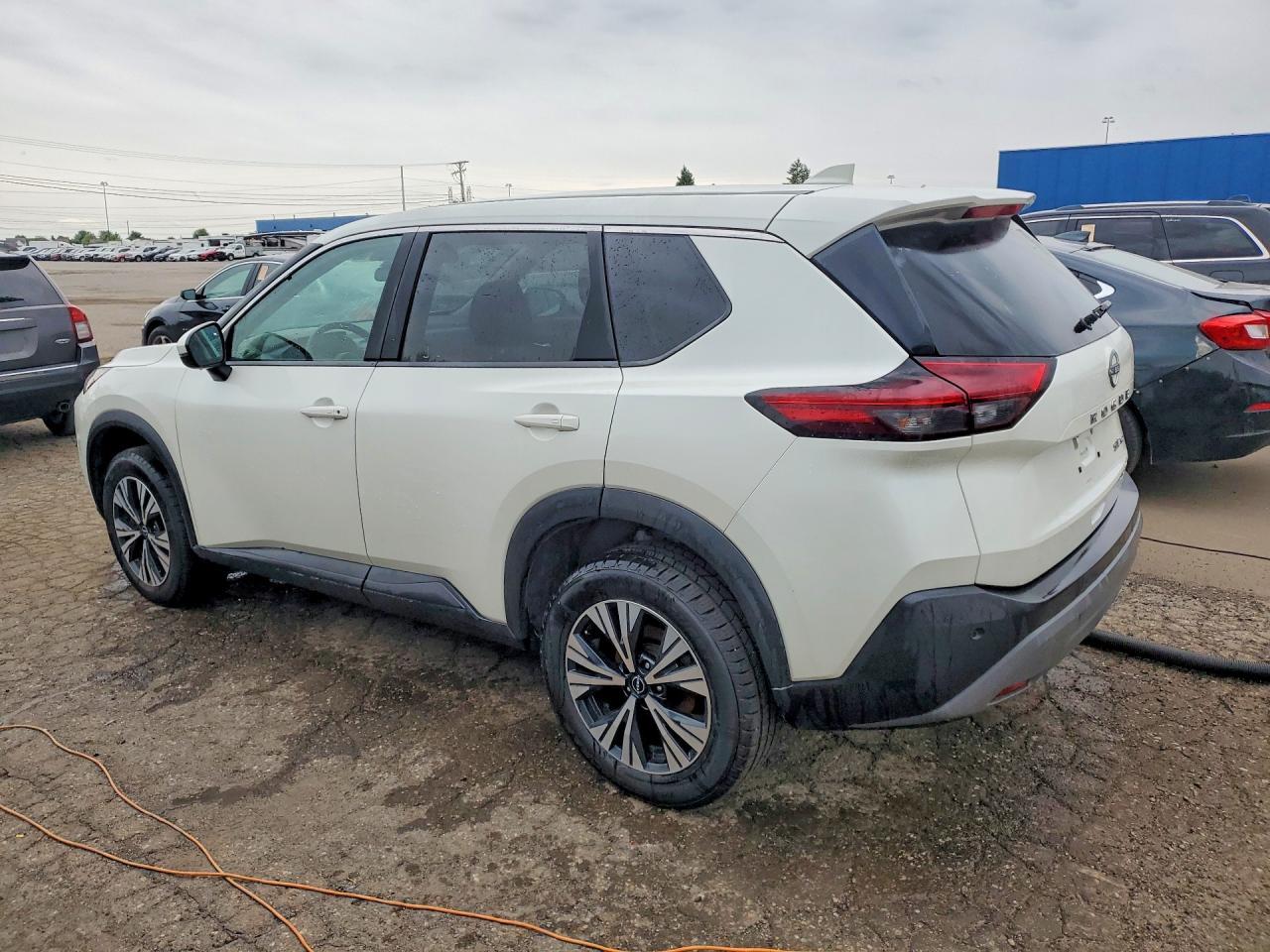 2023 Nissan Rogue Sv - Image 2