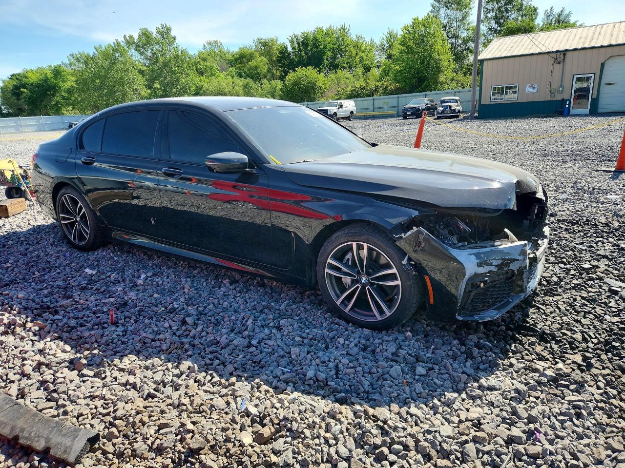 2020 BMW 740 Xi - Image 4