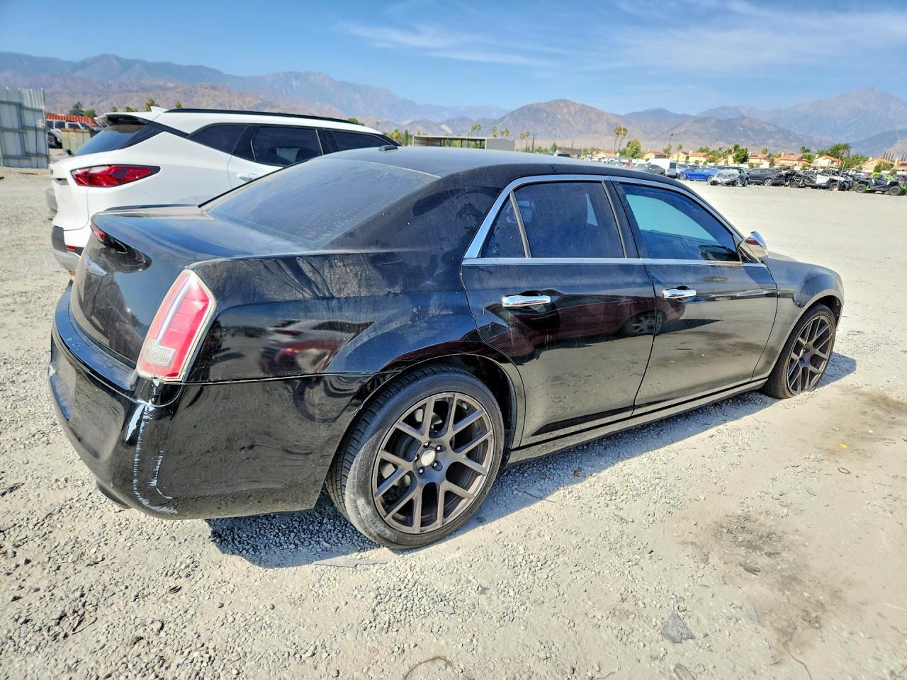 2013 Chrysler 300C - Фото 3