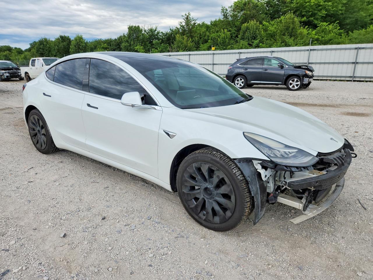 2019 Tesla Model 3 - Фото 4