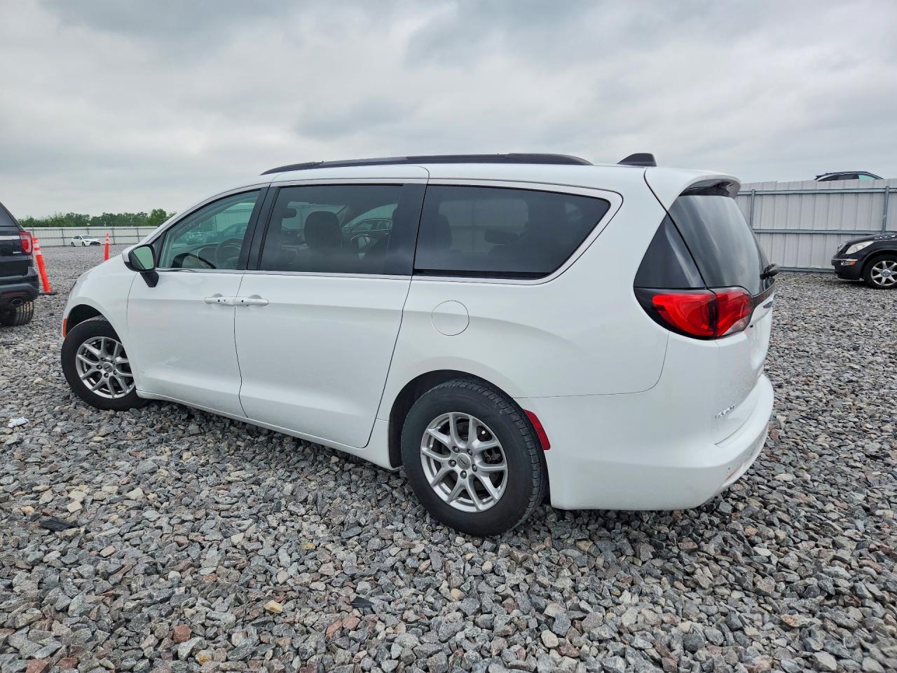 2021 Chrysler Voyager Lxi - Фото 2