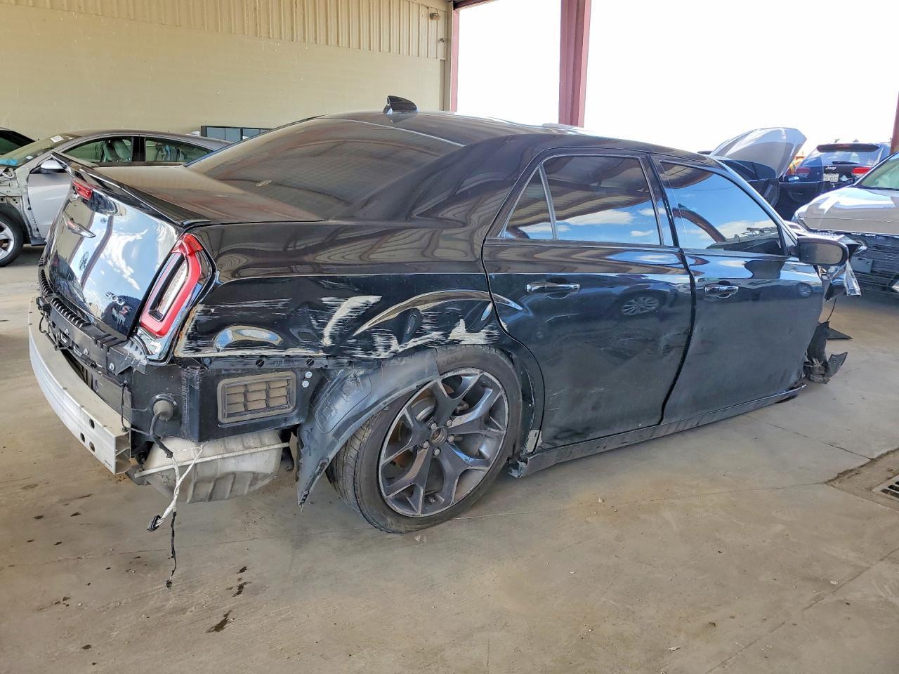 2022 Chrysler 300 S - Фото 3