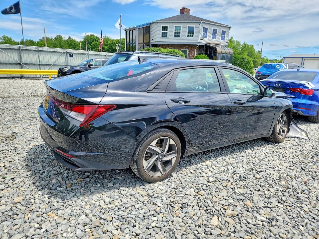 2023 Hyundai Elantra Sel - Image 3