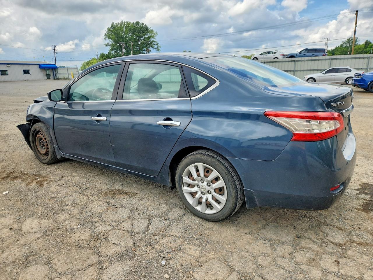2013 Nissan Sentra S - Фото 2