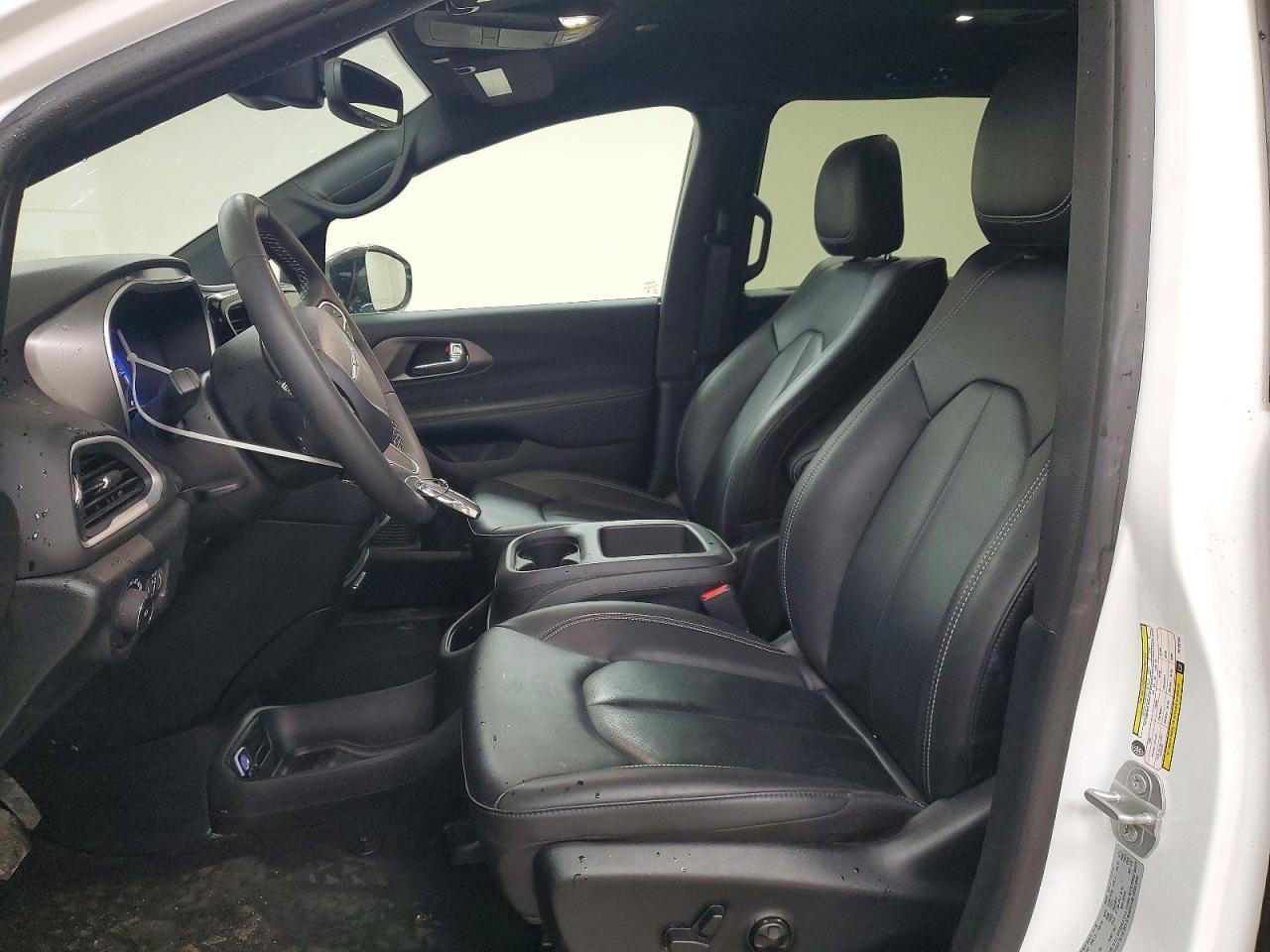 2026 Chrysler Pacifica Select - Image 7