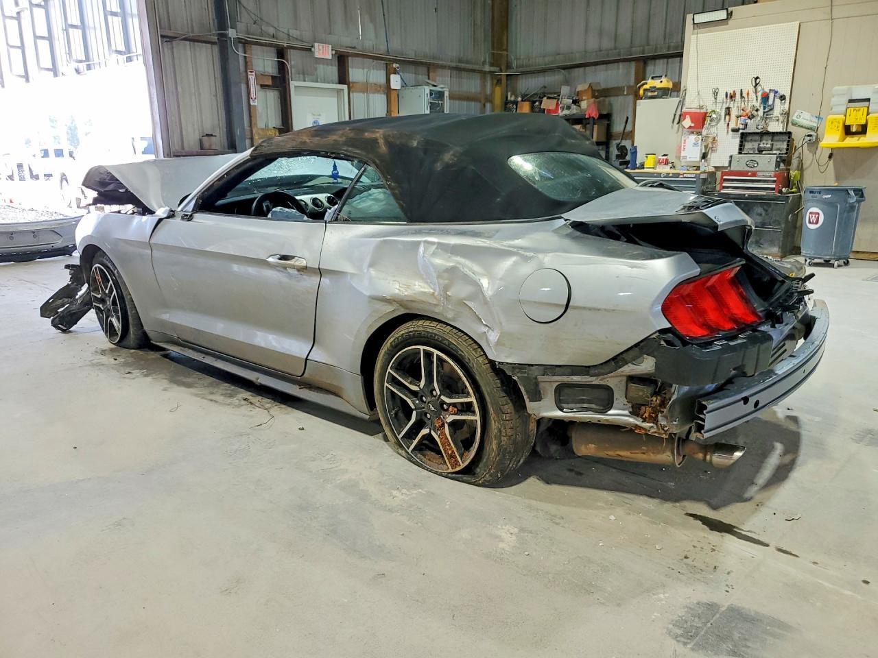 2021 Ford Mustang - Фото 2