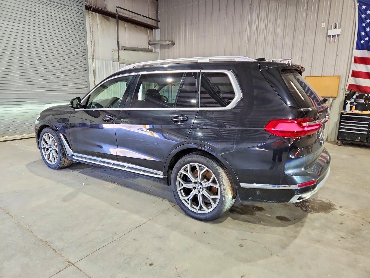 2021 BMW X7 xDrive40I - Фото 2