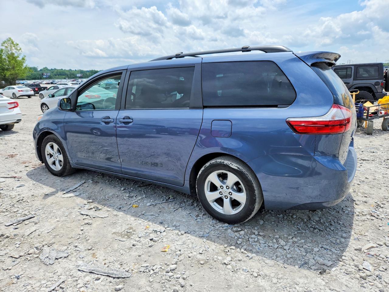 2015 Toyota Sienna Le - Фото 2