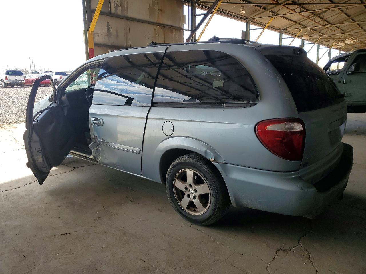 2005 Dodge Grand Caravan Sxt - Image 2