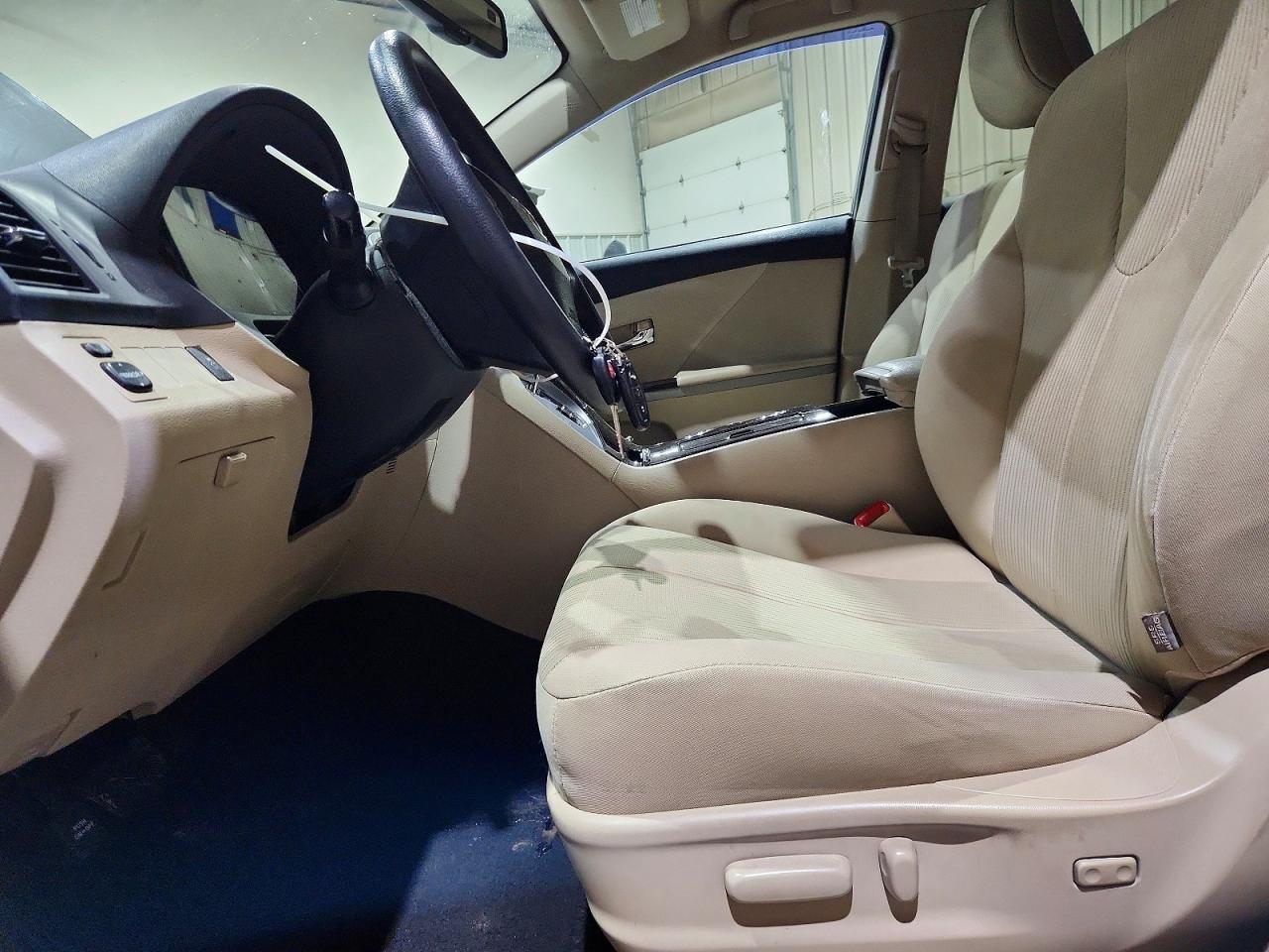 2012 Toyota Venza Le - Image 7