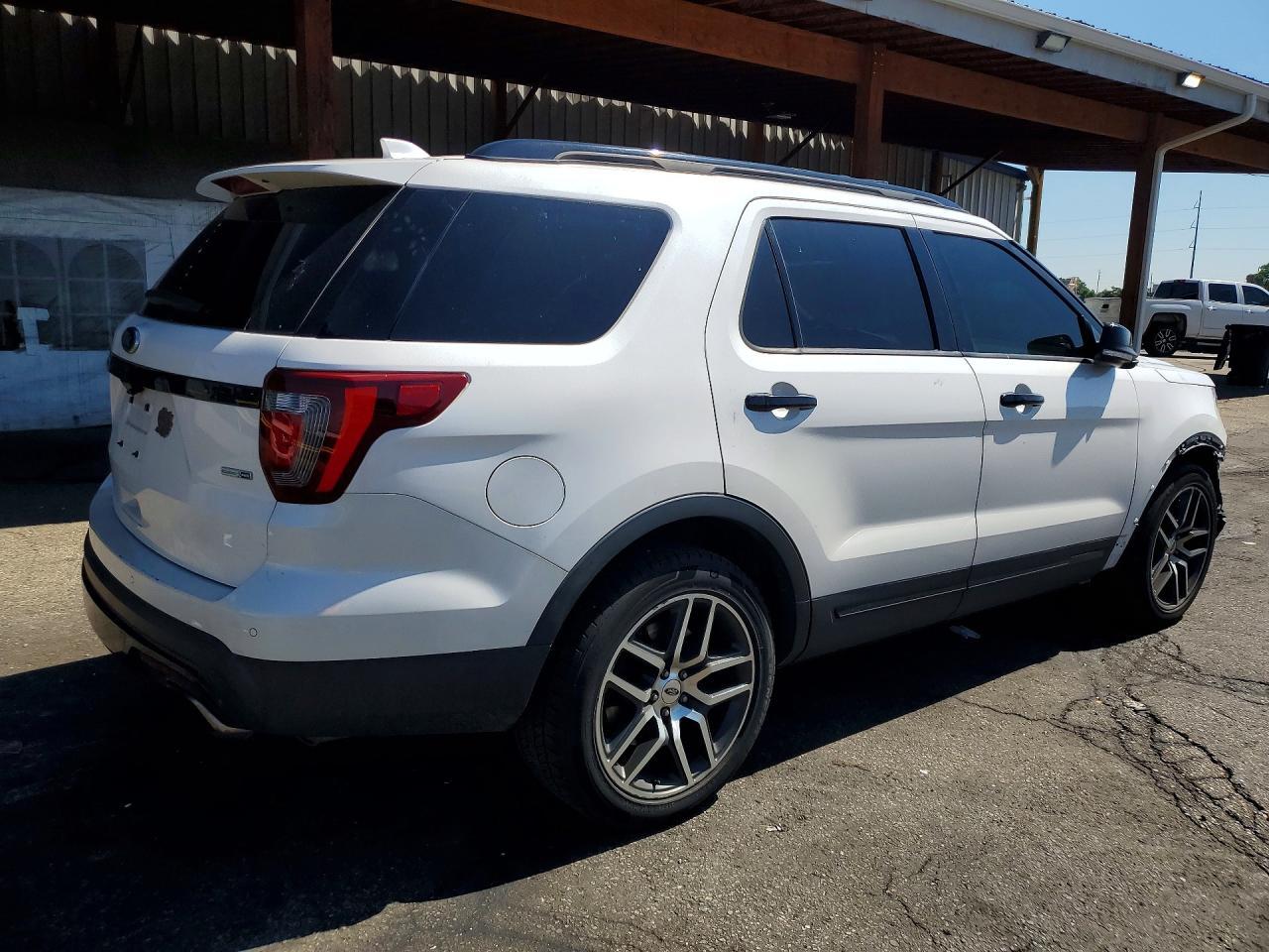 2017 Ford Explorer Sport - Image 3
