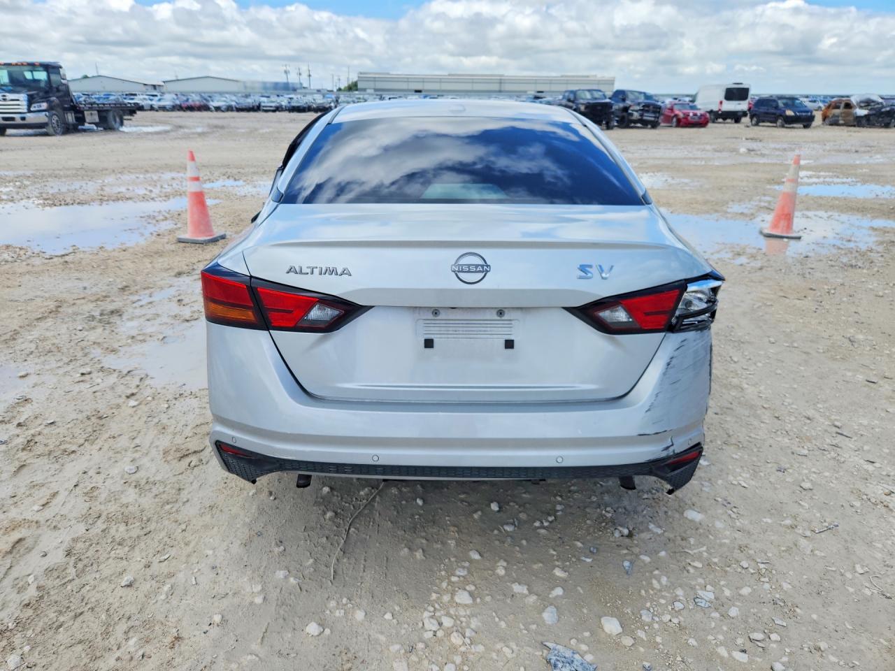 2023 Nissan Altima Sv - Image 6